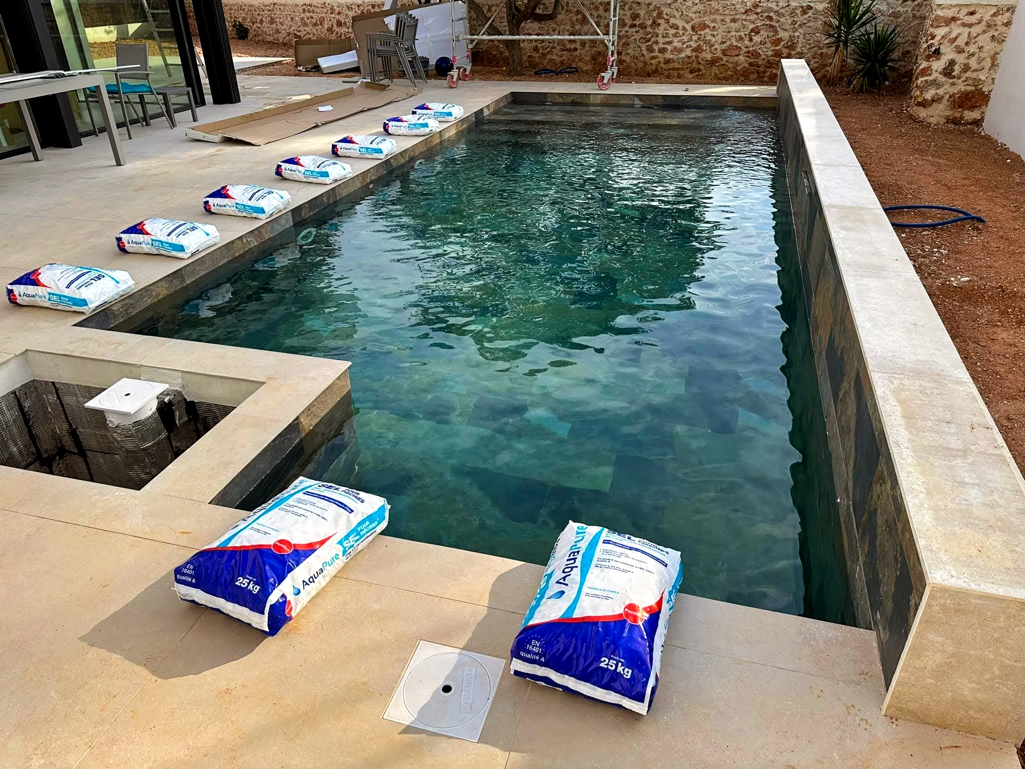 entretien piscine antibes nettoyage bassin